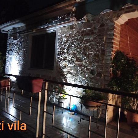 Arti Vila Ksamil Luaran gambar