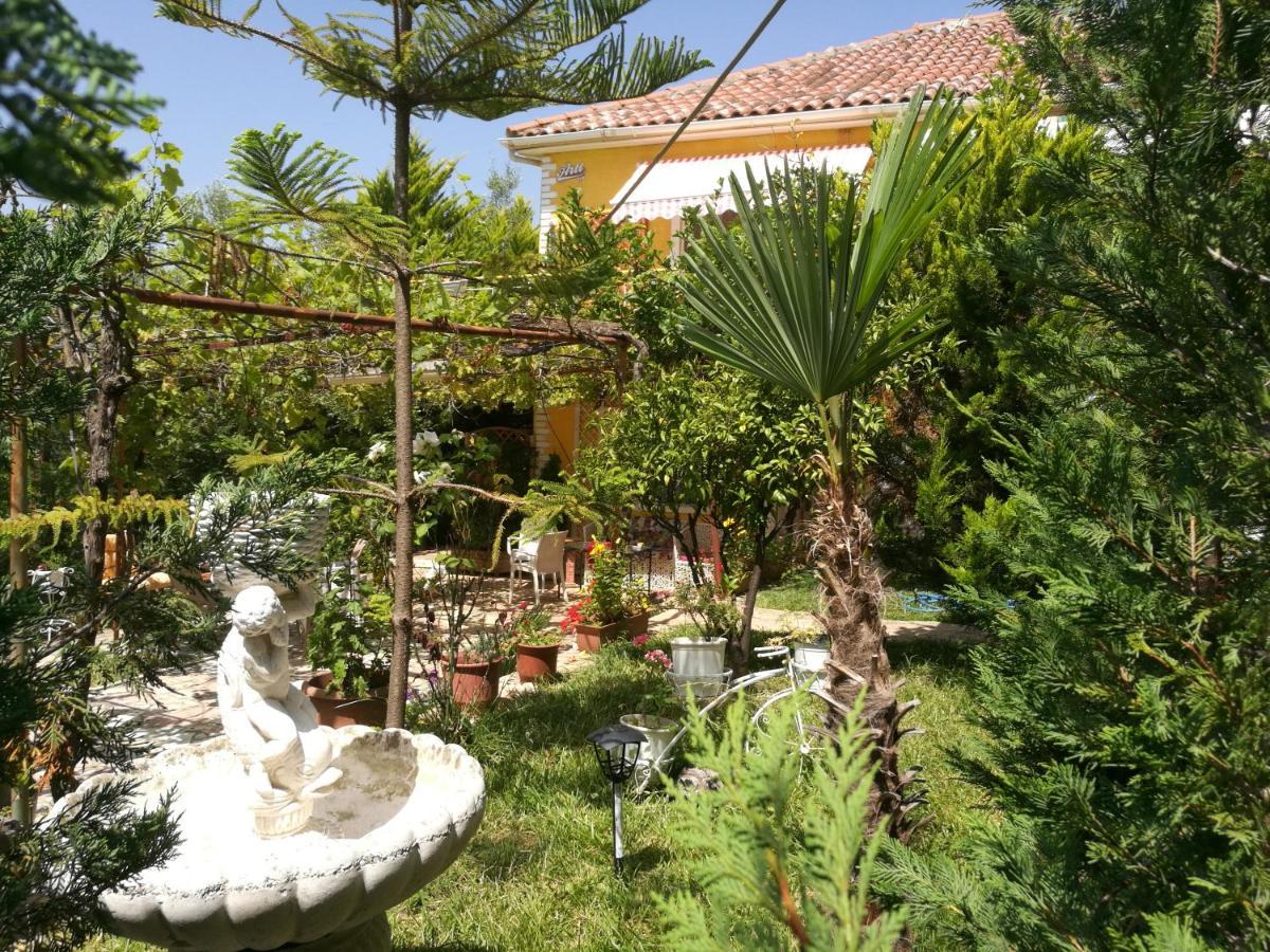 Arti Vila Ksamil Luaran gambar